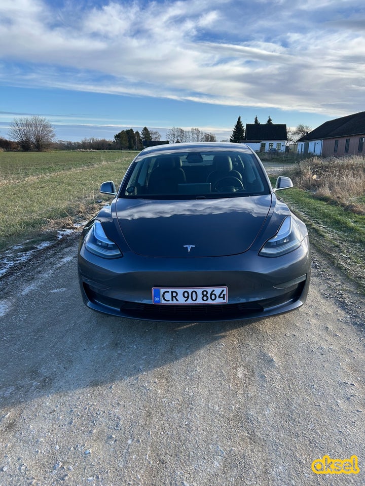 Tesla Model 3 Long Range AWD 4d