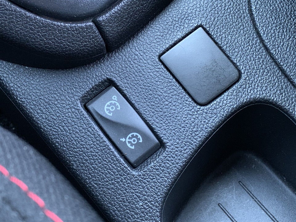 Renault Clio IV 1,2 16V Authentique 5d