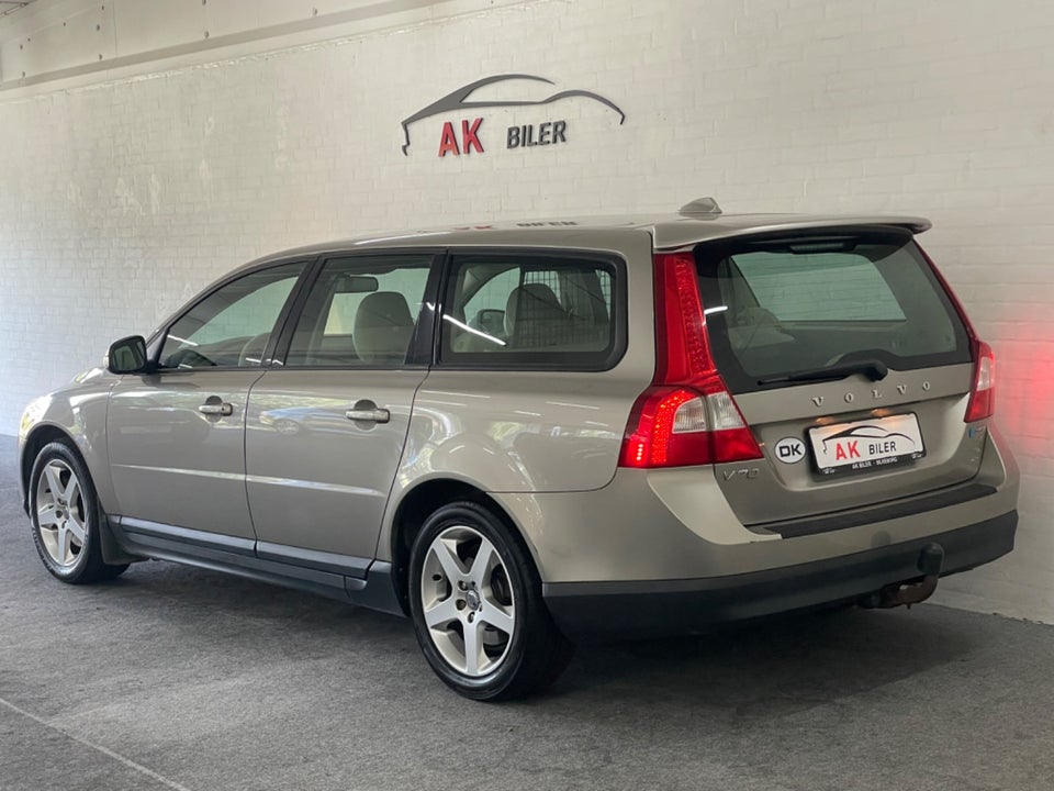 Volvo V70 2,5 T Momentum aut. 5d