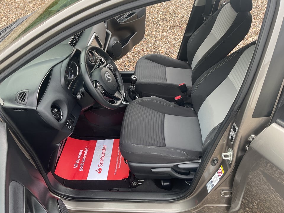 Toyota Yaris 1,5 VVT-iE T2 Premium 5d