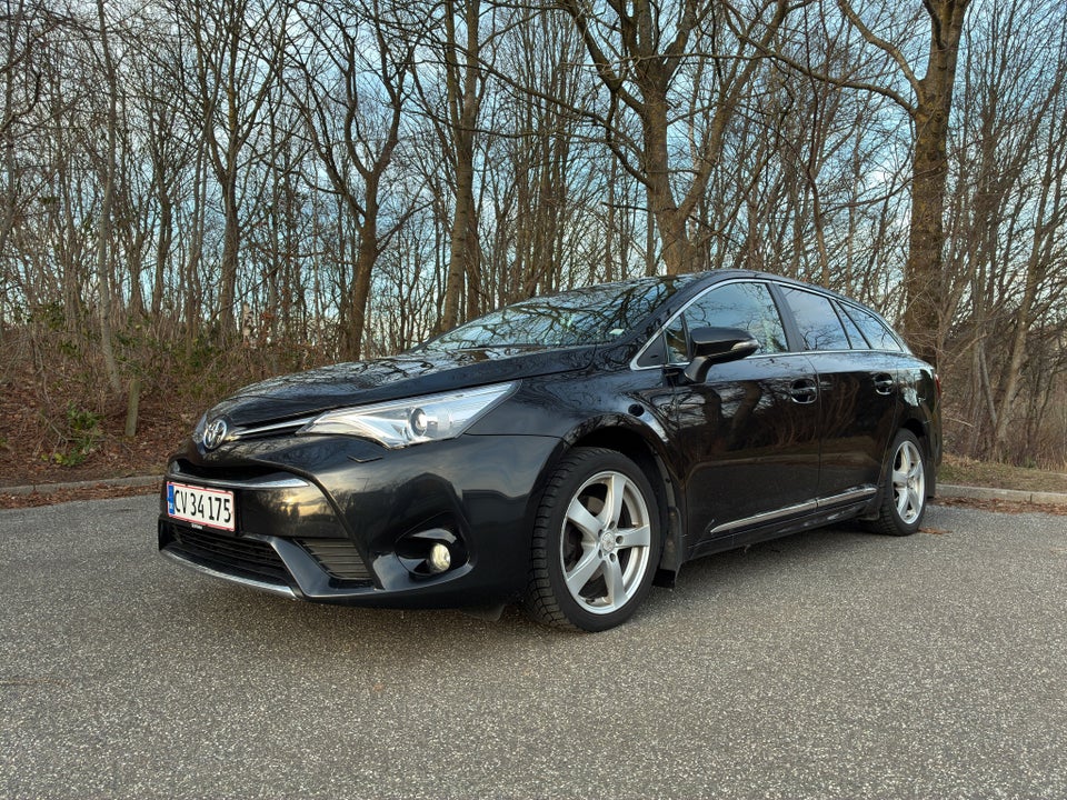 Toyota Avensis 1,8 VVT-i T2 Premium Touring Sports 5d