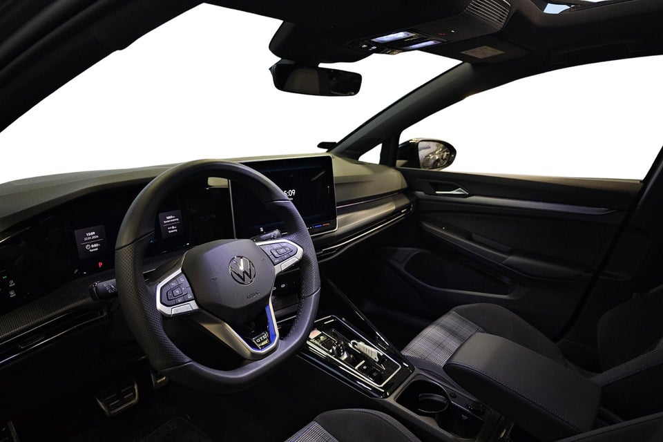 VW Golf VIII 1,5 GTE DSG 5d