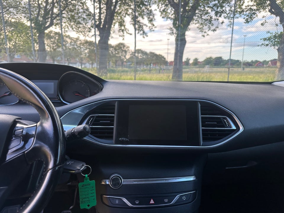 Peugeot 308 1,6 BlueHDi 120 Allure 5d