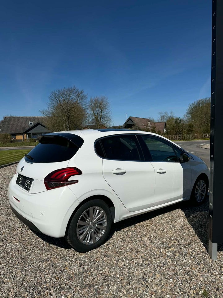 Peugeot 208 1,6 BlueHDi 100 Allure Sky 5d