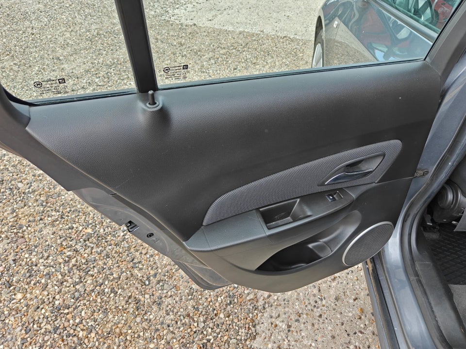 Chevrolet Cruze 1,8 LTZ stc. 5d