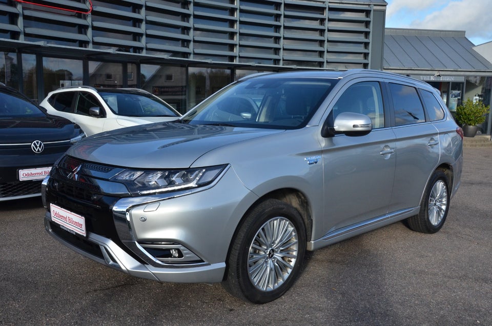 Outlander phev store pris