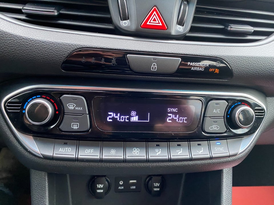 Hyundai i30 1,0 T-GDi Premium Fastback 5d