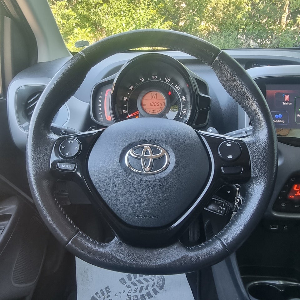 Toyota Aygo 1,0 VVT-i x-play x-shift 5d