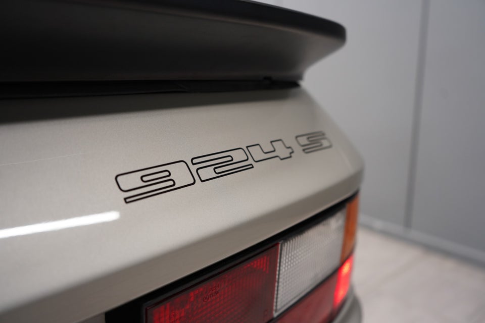 Porsche 924 2,5 S 3d