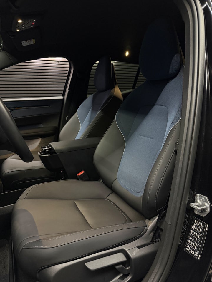 Volvo EX30 Standard Range Core 5d