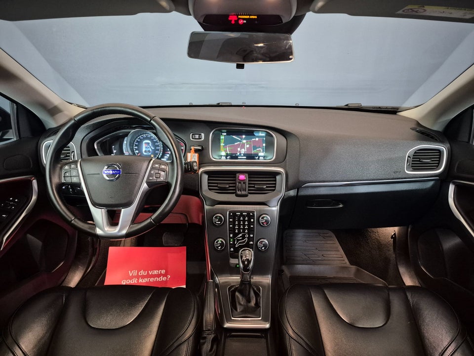 Volvo V40 1,5 T3 152 Momentum aut. 5d