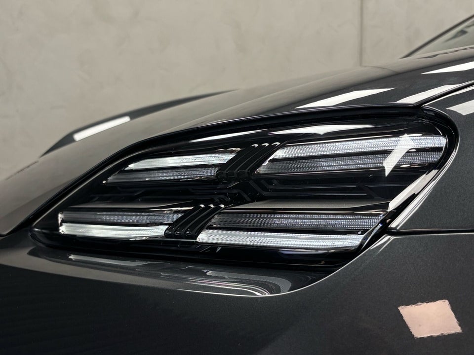 Porsche Macan Turbo 5d