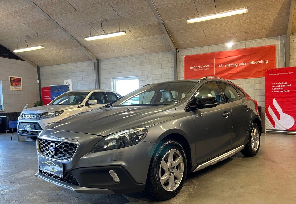 Volvo V40 CC 1,6 D2 115 Momentum 5d