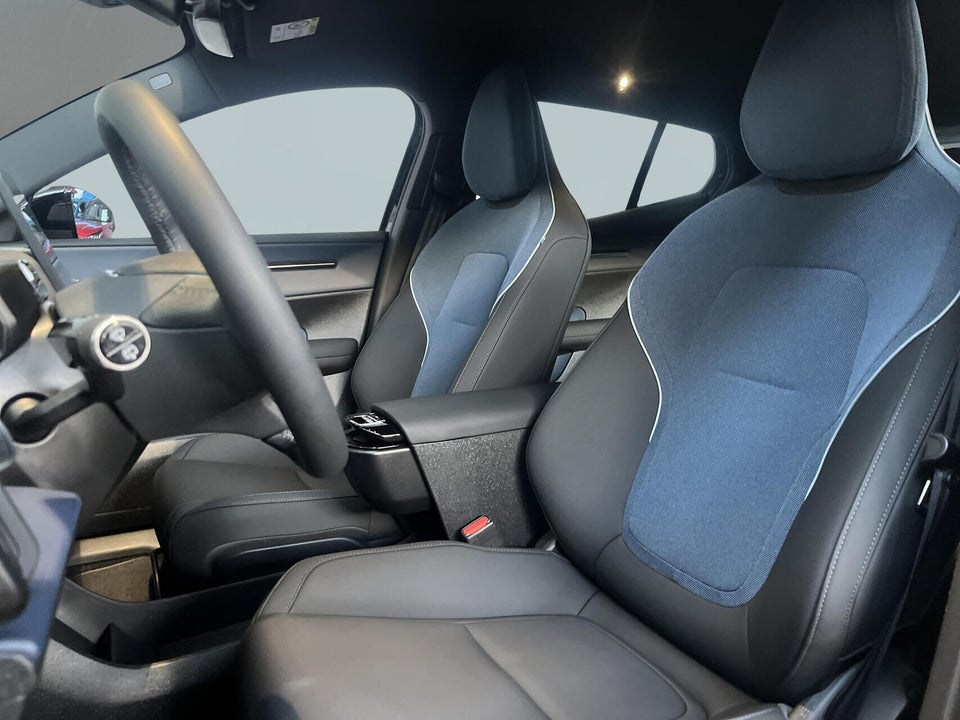 Volvo EX30 Standard Range Plus 5d