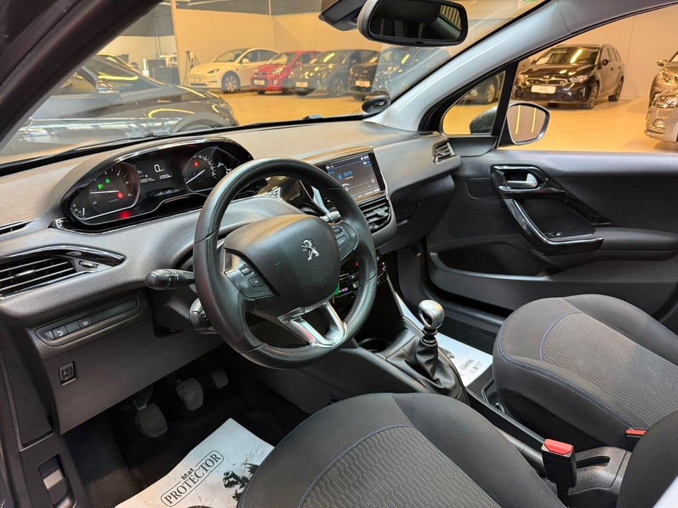 Peugeot 208 1,5 BlueHDi 100 Signature Sky 5d