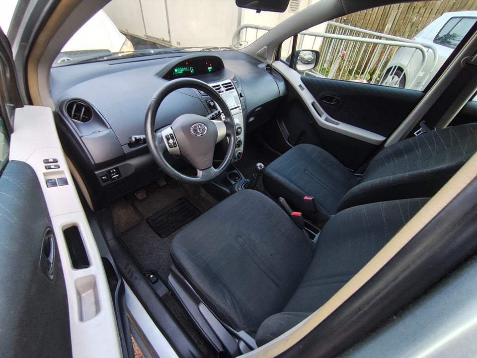 Toyota Yaris 1,3 Luna 5d