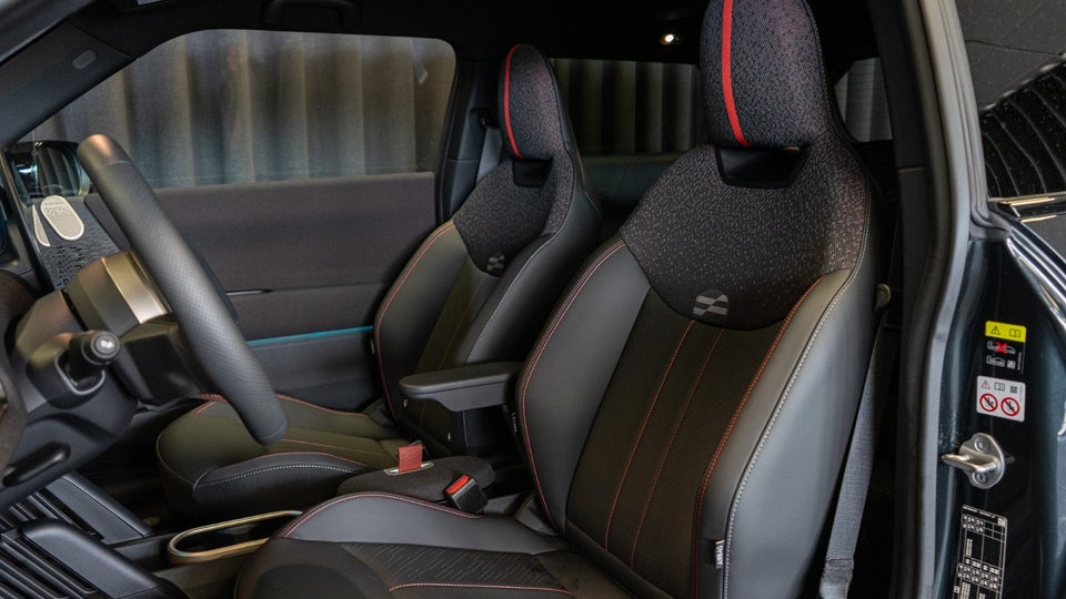 MINI Cooper E JCW Trim XL 3d