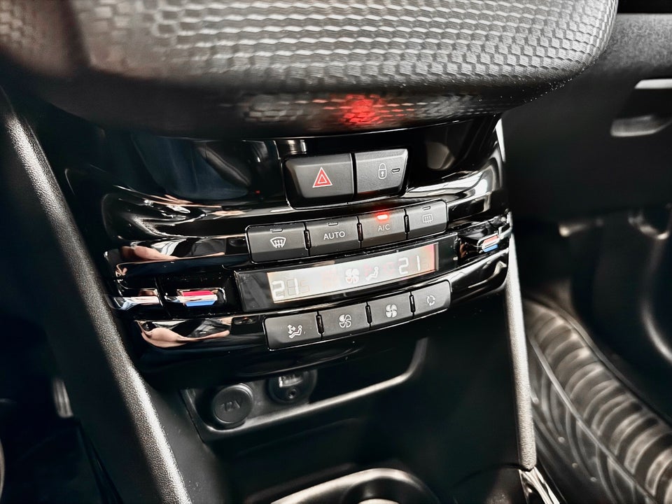 Peugeot 2008 1,6 BlueHDi 100 Desire 5d