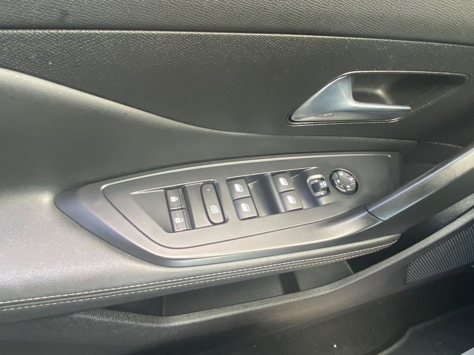 Peugeot 308 1,6 Hybrid First Selection EAT8 5d