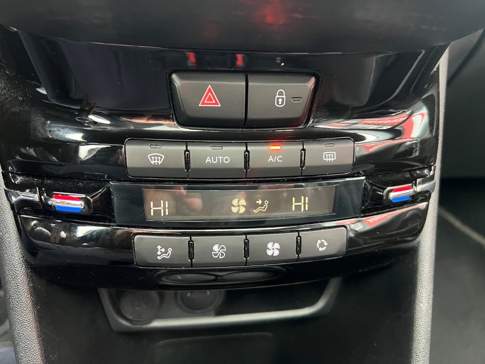 Peugeot 208 1,5 BlueHDi 100 Prestige Sky 5d