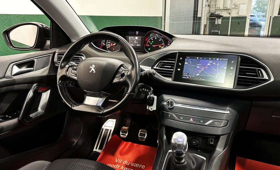 Peugeot 308 1,5 BlueHDi 130 Allure Sky SW 5d