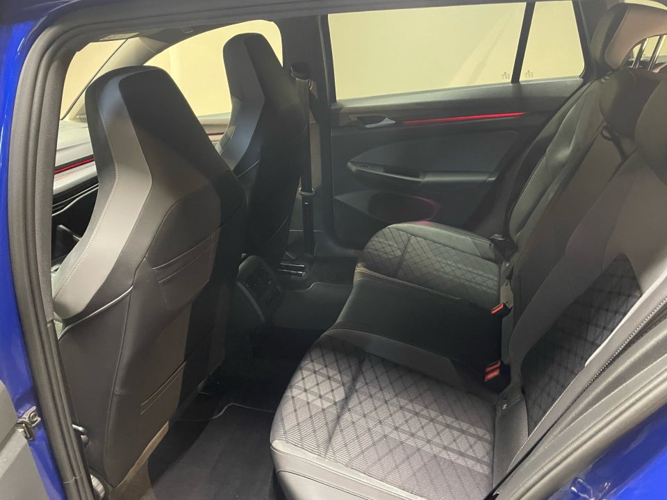 VW Golf VIII 2,0 TSi 190 R-line Variant DSG 5d