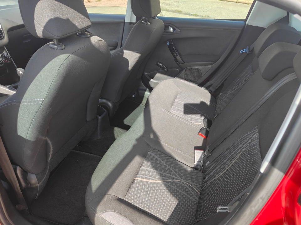 Peugeot 208 1,2 VTi Urban 5d