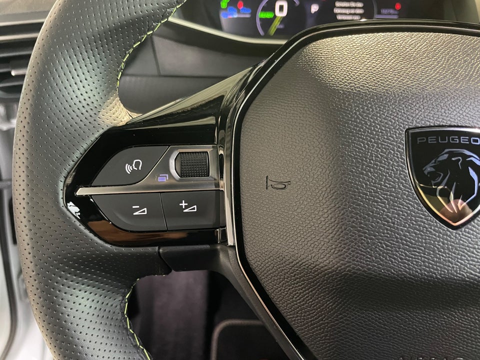 Peugeot e-2008 50 GT 5d