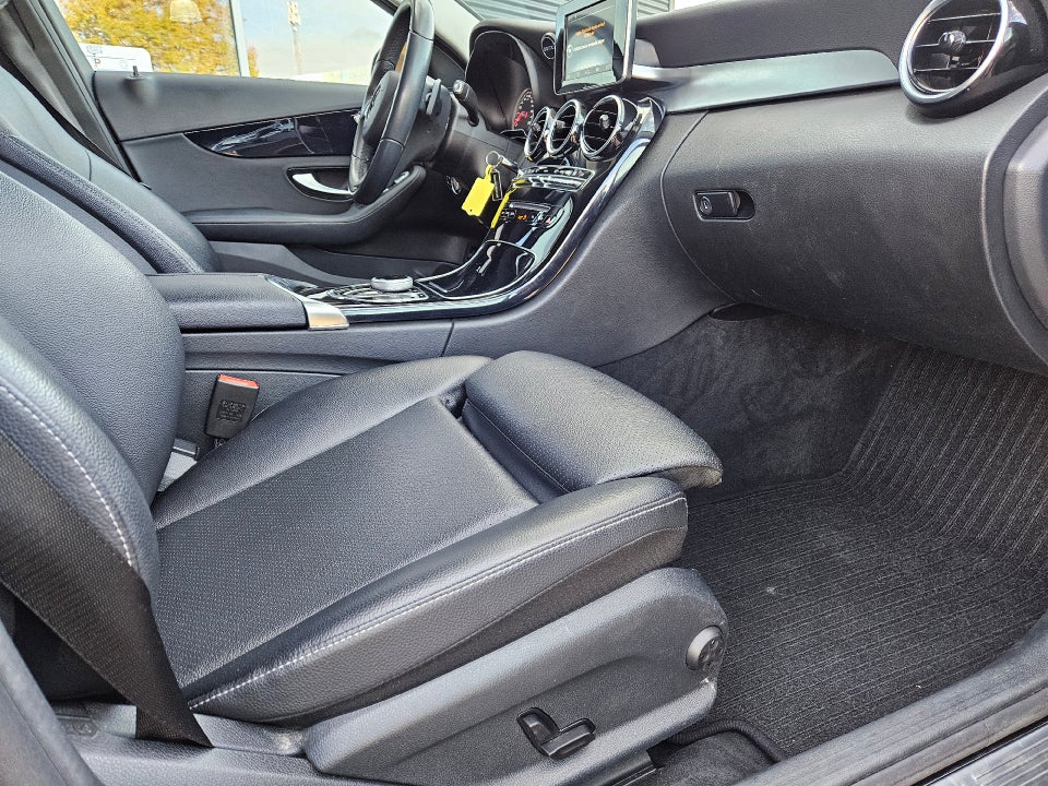 Mercedes C220 d 2,2 AMG Line stc. aut. 5d