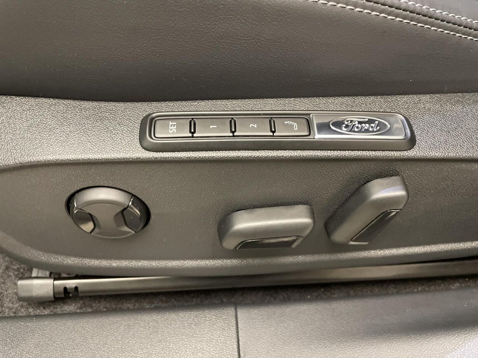 Ford Capri 82 Select Extended Range 5d