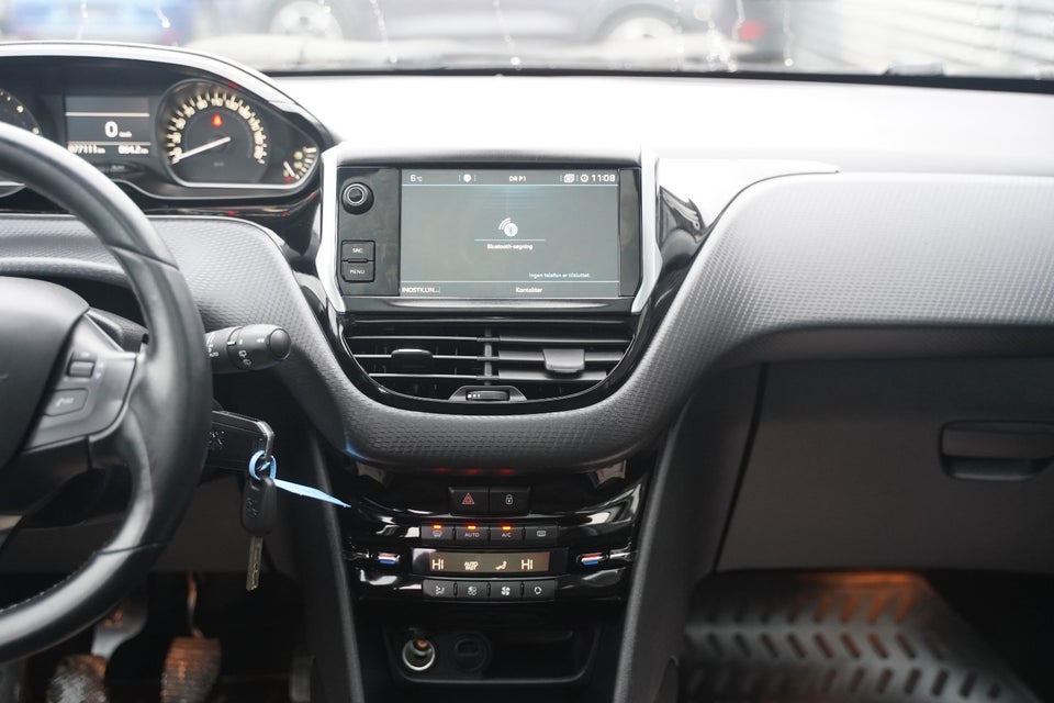 Peugeot 208 1,5 BlueHDi 100 Prestige Sky 5d