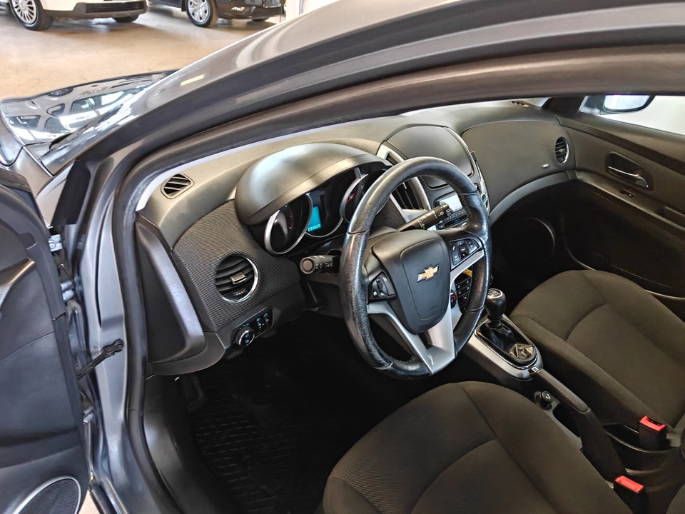 Chevrolet Cruze 1,8 LTZ stc. 5d