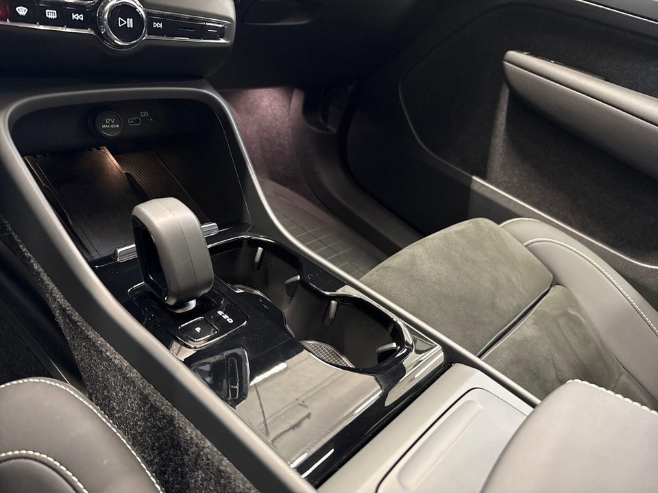 Volvo EC40 Twin Black Edition 5d