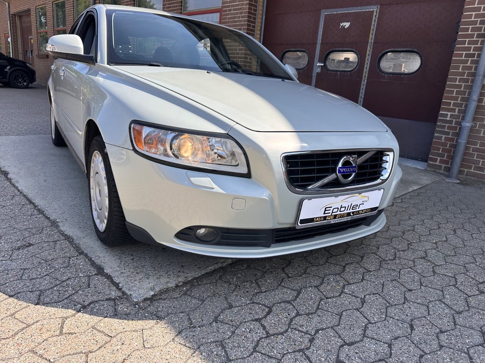 Volvo S40 1,6 D2 115 Momentum 5d