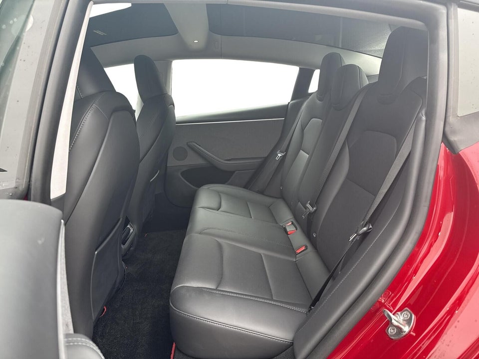 Tesla Model 3 RWD 4d