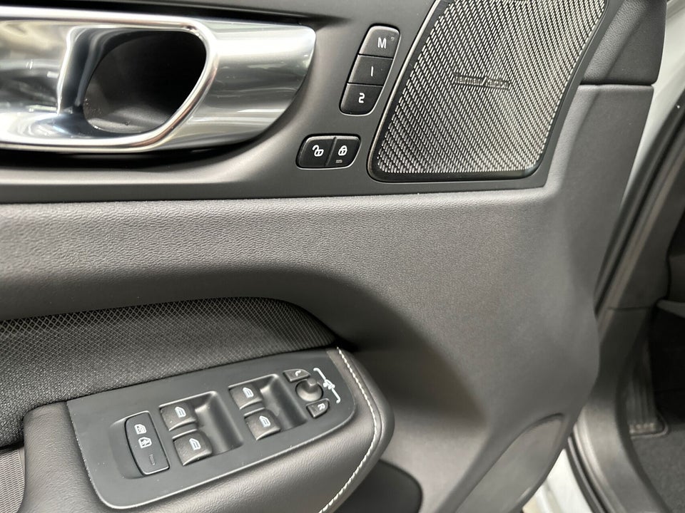 Volvo XC60 2,0 T8 ReCharge Ultimate Dark aut. AWD 5d