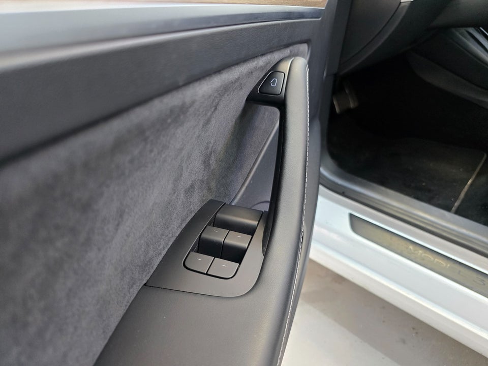 Tesla Model 3 Standard Range+ RWD 4d