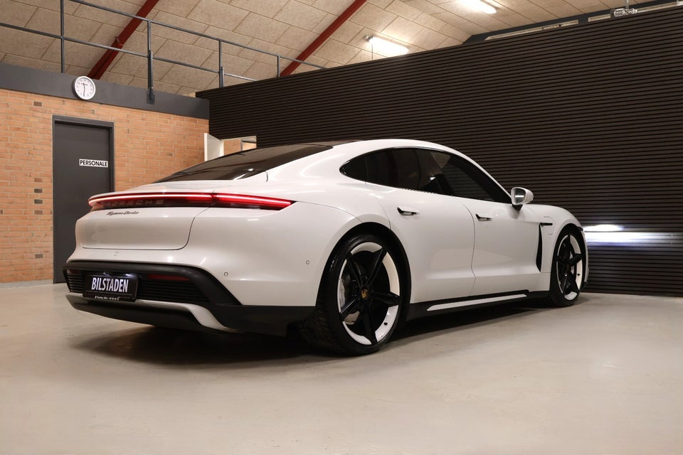 Porsche Taycan Turbo Performance+  4d