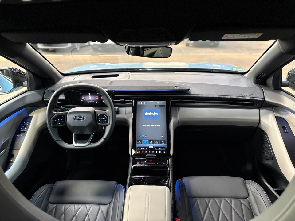 Ford Explorer 77 Premium Extended Range 5d