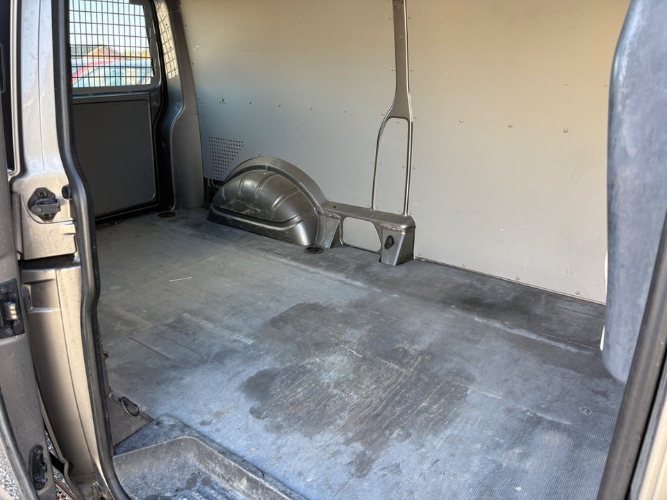 VW Transporter 2,0 TDi 150 Kassevogn lang