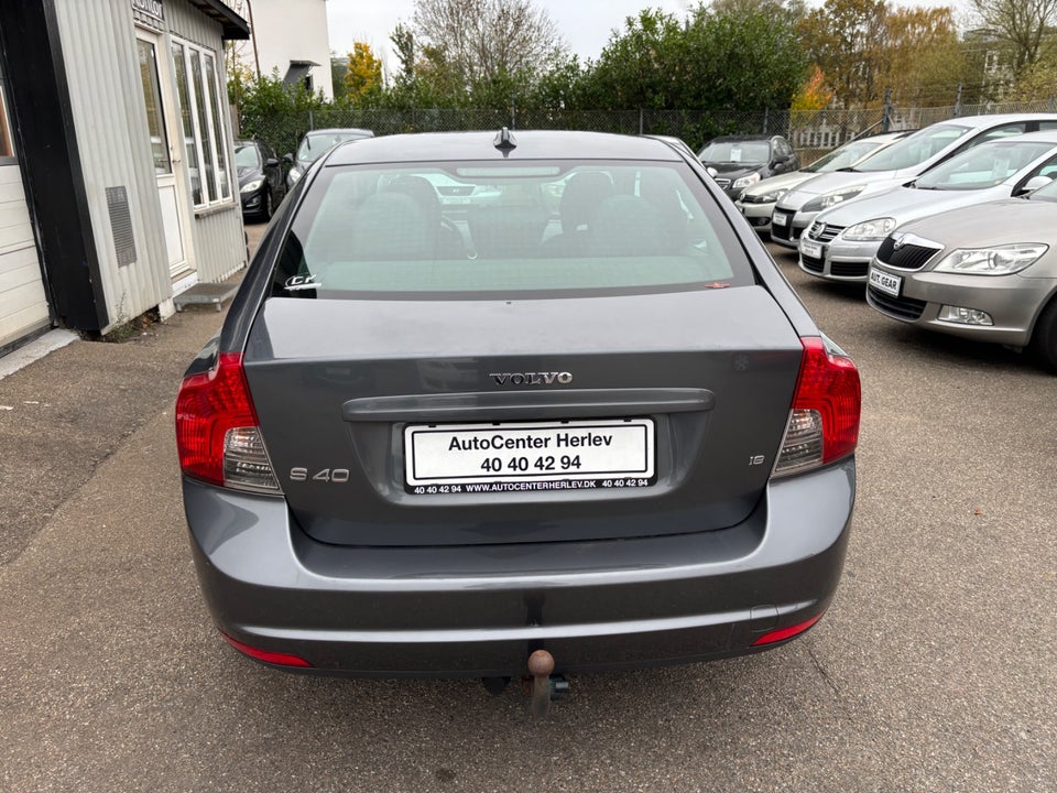 Volvo S40 1,8 Kinetic 4d