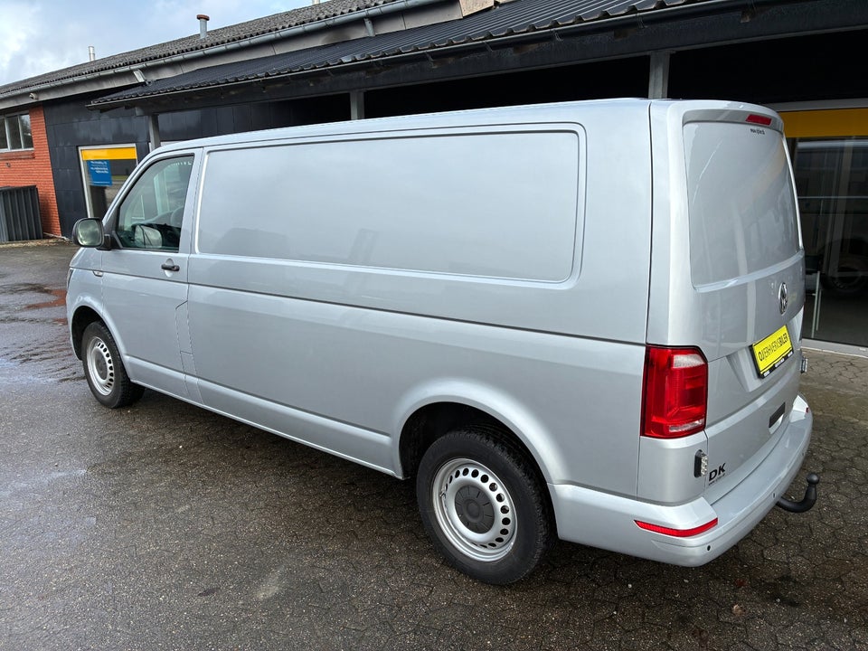 VW Transporter 2,0 TDi 150 Kassevogn lang