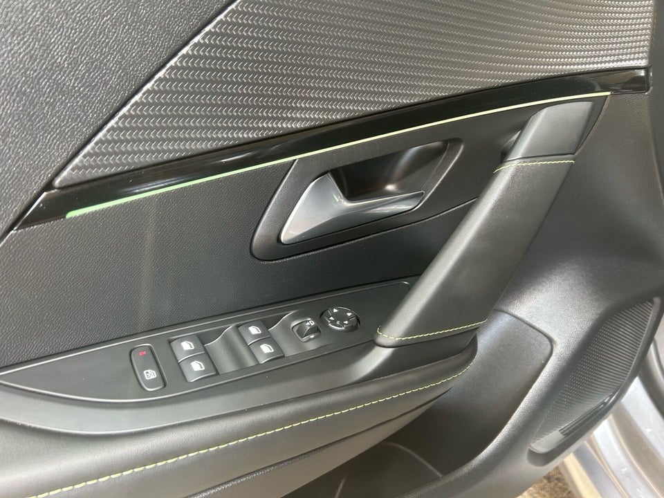 Peugeot e-208 50 GT 5d