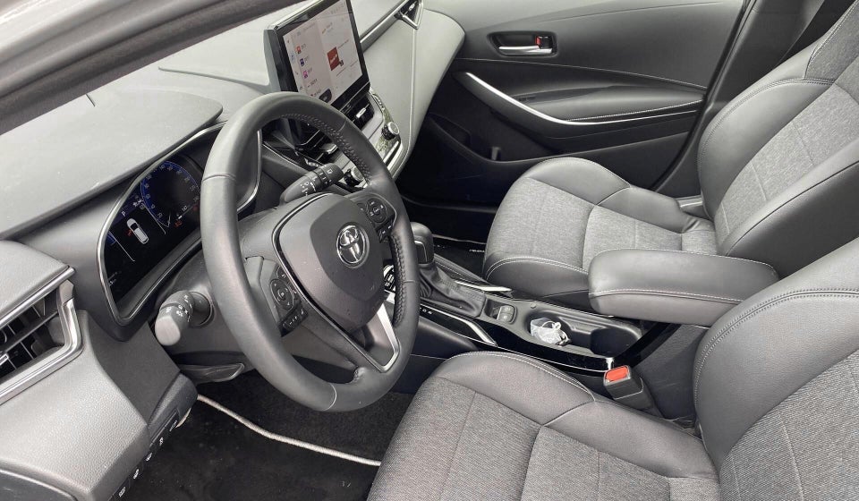 Toyota Corolla 1,8 Hybrid Style Touring Sports e-CVT 5d