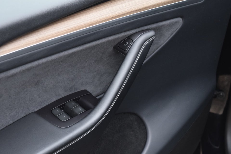 Tesla Model Y RWD 5d