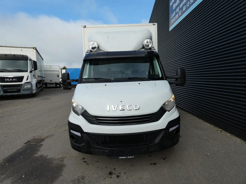 Iveco Daily 3,0 35S18 Box m/lift AG8 2d