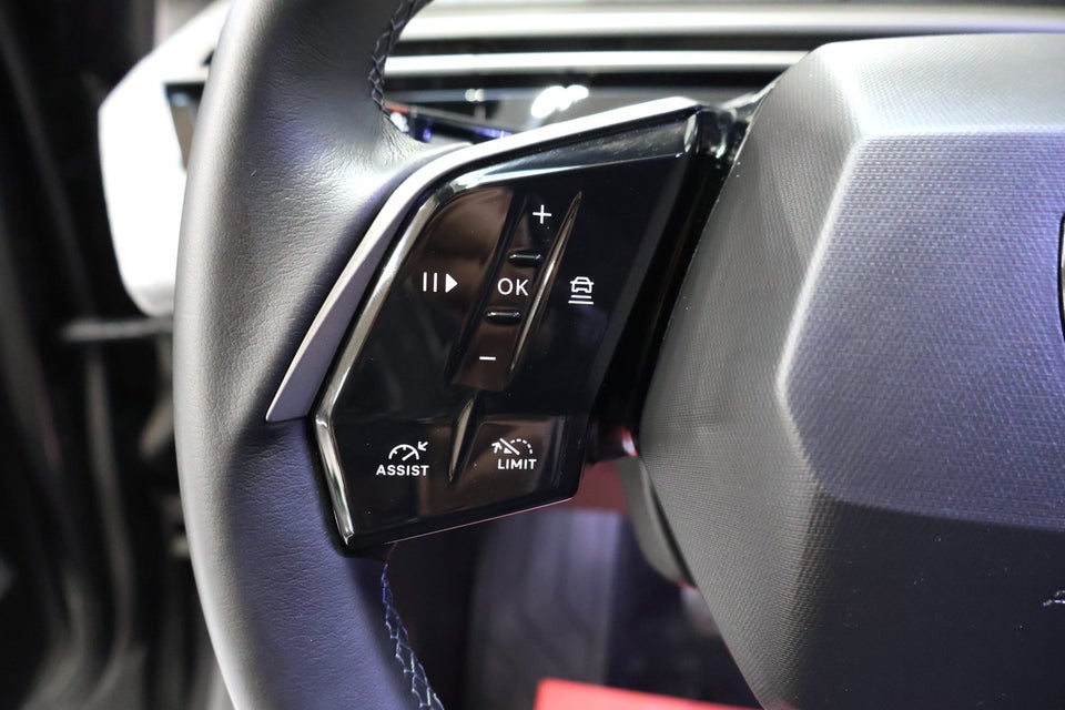 Peugeot e-3008 77 GT 5d