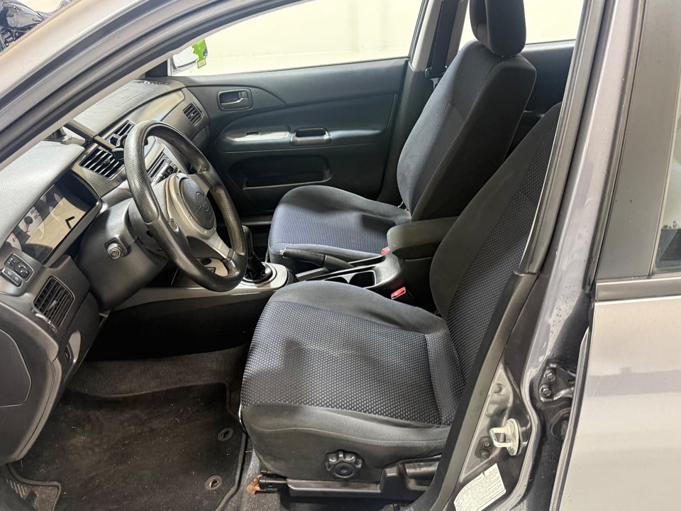 Mitsubishi Lancer 1,6 Invite stc. 5d