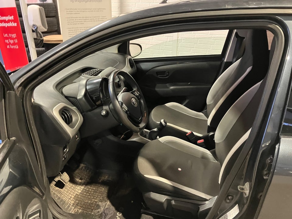 Toyota Aygo 1,0 VVT-i x-play 5d