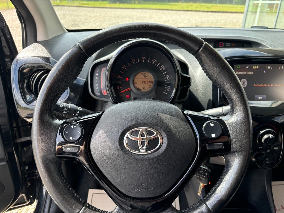 Toyota Aygo 1,0 VVT-i x-black 5d